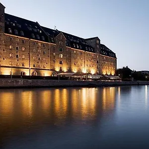 Admiral Hotel
